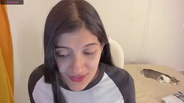 Snapshot of misstoya chatting on March 18, 4:47 am misstoya online show from March 18, 4:47 am