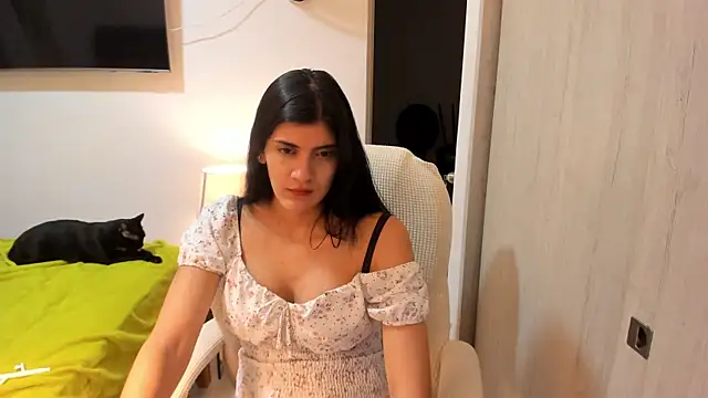 Snapshot of misstoya chatting on October 1, 1:22 am misstoya online show from October 1, 1:22 am