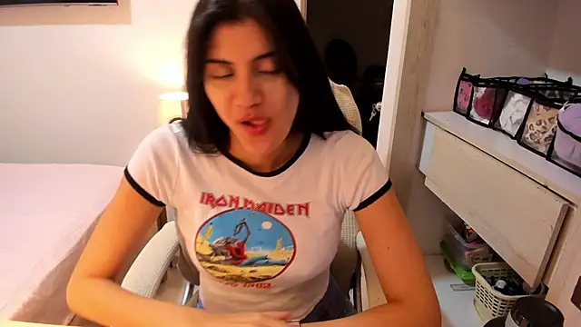 Snapshot of misstoya chatting on October 2, 5:36 am misstoya online show from October 2, 5:36 am