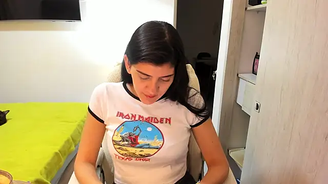 Snapshot of misstoya chatting on October 15, 1:06 am misstoya online show from October 15, 1:06 am