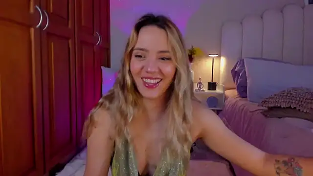 martinaaricci online show from March 14, 1:49 pm