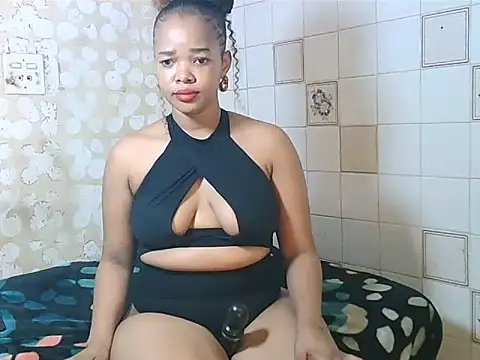 MissHornyChristian25 online show from December 2, 12:27 am