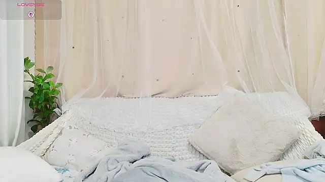 Snapshot of Conatsu chatting on February 10, 6:06 am Conatsu online show from February 10, 6:06 am