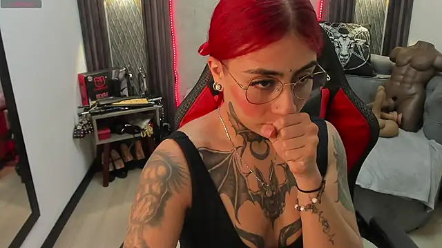 selene red  online show from February 5, 4:36 pm