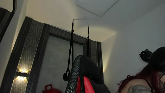 selene red  online show from December 1, 2:55 pm