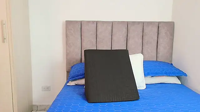 karina lewis  online show from January 14, 3:43 am