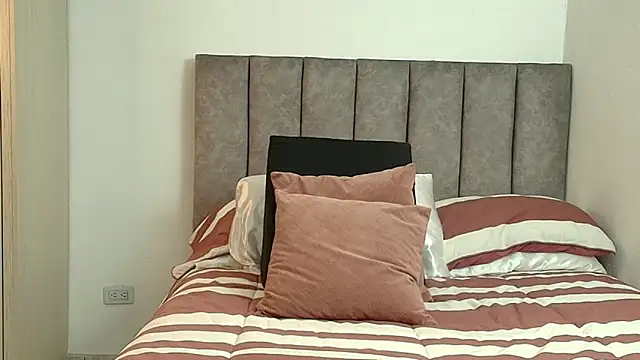 karina lewis  online show from May 4, 5:36 am
