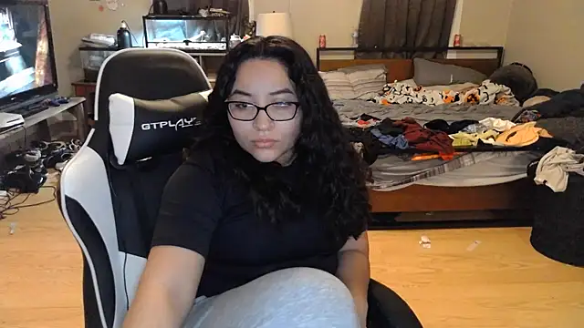 Snapshot of Elliewgfs chatting on December 15, 1:13 am Elliewgfs online show from December 15, 1:13 am