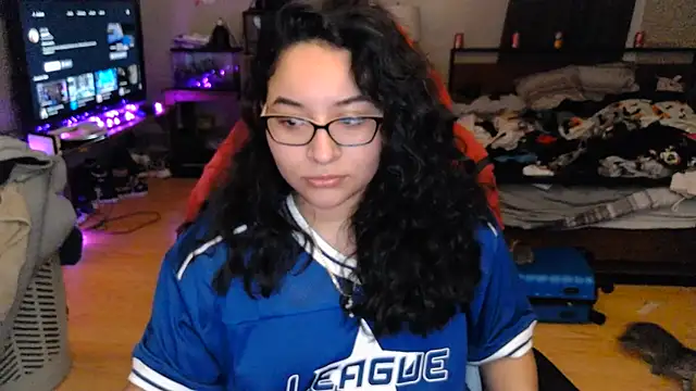 Snapshot of Elliewgfs chatting on December 22, 2:28 am Elliewgfs online show from December 22, 2:28 am