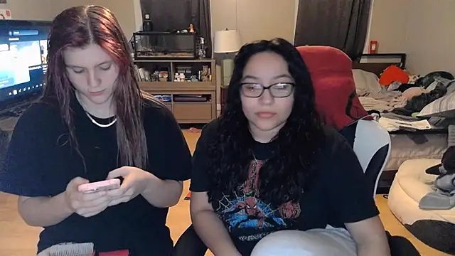 Snapshot of Elliewgfs chatting on February 6, 1:49 am Elliewgfs online show from February 6, 1:49 am