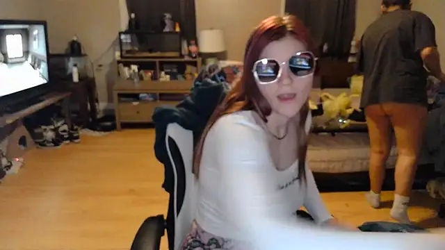 Snapshot of Elliewgfs chatting on February 8, 4:14 am Elliewgfs online show from February 8, 4:14 am