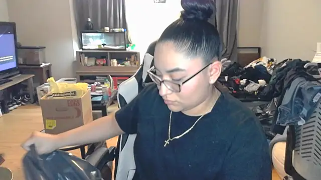 Snapshot of Elliewgfs chatting on March 13, 1:21 am Elliewgfs online show from March 13, 1:21 am