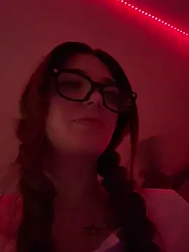 Snapshot of 18petitewhitegirl chatting on January 17, 2:50 am 18petitewhitegirl online show from January 17, 2:50 am