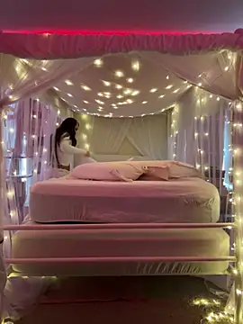 Snapshot of 18petitewhitegirl chatting on February 20, 9:53 pm 18petitewhitegirl online show from February 20, 9:53 pm