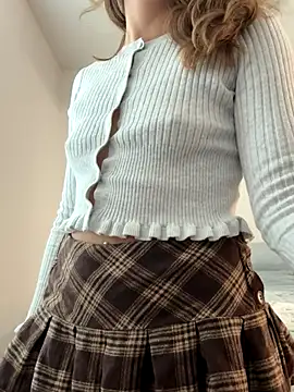 Snapshot of 18petitewhitegirl chatting on October 17, 12:25 am 18petitewhitegirl online show from October 17, 12:25 am