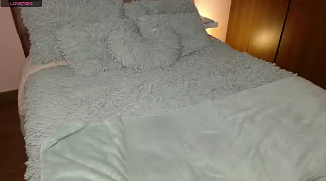 Snapshot of Roussmariehenao chatting on January 12, 6:17 am Roussmariehenao online show from January 12, 6:17 am