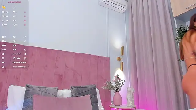 Snapshot of AprilWong chatting on January 22, 6:20 am AprilWong online show from January 22, 6:20 am