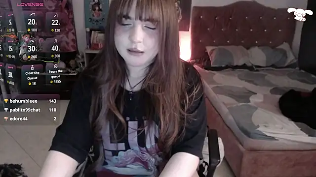 Snapshot of Avril2001 chatting on June 22, 3:25 am Avril2001 online show from June 22, 3:25 am