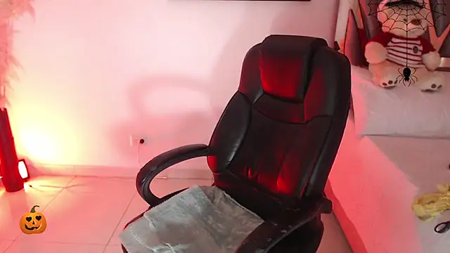 Snapshot of Victoria_Red01 chatting on October 30, 4:41 pm Victoria Red01 online show from October 30, 4:41 pm