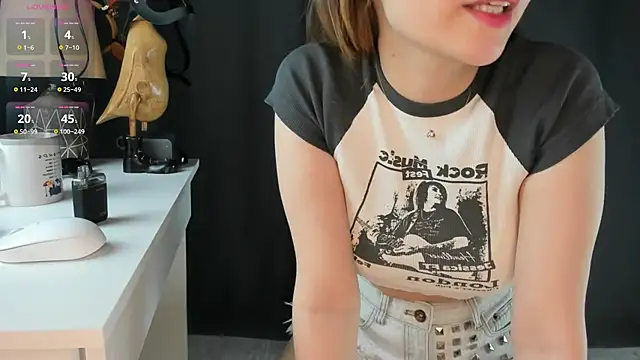 Snapshot of Kelly__bon chatting on February 28, 1:14 pm Kelly bon online show from February 28, 1:14 pm