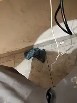 Snapshot of skrigul12 chatting on December 5, 11:18 pm skrigul12 online show from December 5, 11:18 pm