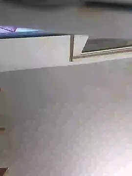 Snapshot of skrigul12 chatting on December 23, 11:28 pm skrigul12 online show from December 23, 11:28 pm