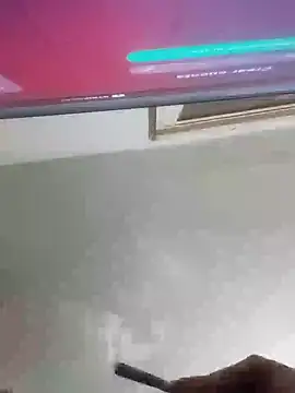 Snapshot of skrigul12 chatting on December 25, 12:27 am skrigul12 online show from December 25, 12:27 am