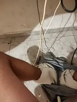 Snapshot of skrigul12 chatting on December 28, 11:37 pm skrigul12 online show from December 28, 11:37 pm