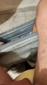 Snapshot of skrigul12 chatting on January 1, 4:07 am skrigul12 online show from January 1, 4:07 am