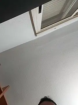 Snapshot of skrigul12 chatting on January 3, 1:05 am skrigul12 online show from January 3, 1:05 am