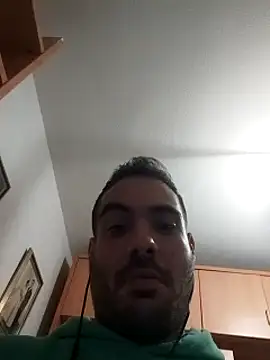 Snapshot of skrigul12 chatting on January 4, 11:27 pm skrigul12 online show from January 4, 11:27 pm