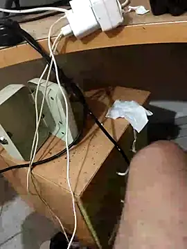 Snapshot of skrigul12 chatting on October 12, 1:43 pm skrigul12 online show from October 12, 1:43 pm