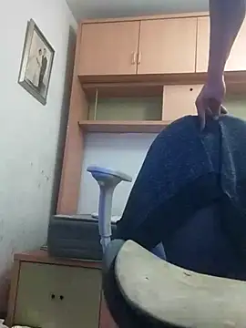 Snapshot of skrigul12 chatting on November 15, 4:47 pm skrigul12 online show from November 15, 4:47 pm