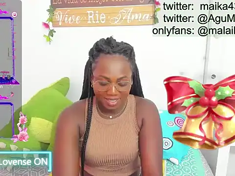 Snapshot of maika28 chatting on April 9, 4:45 pm maika28 online show from April 9, 4:45 pm