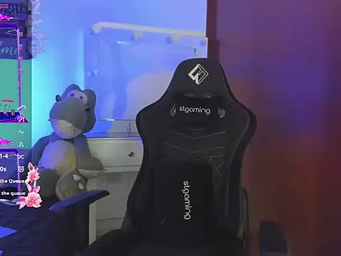 Snapshot of maika28 chatting on April 15, 1:29 pm maika28 online show from April 15, 1:29 pm