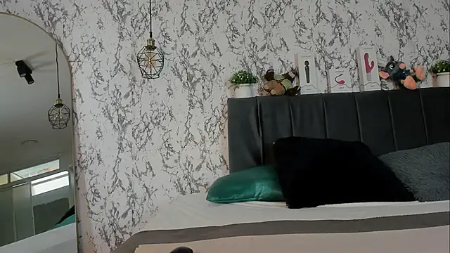 aihnoa split online show from November 14, 1:21 pm