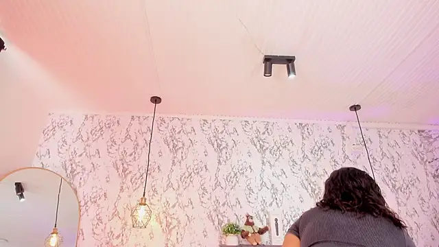 aihnoa split online show from November 26, 2:07 pm