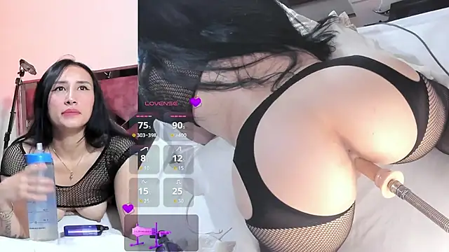 Snapshot of lili_moonn chatting on October 2, 11:17 am lili moonn online show from October 2, 11:17 am