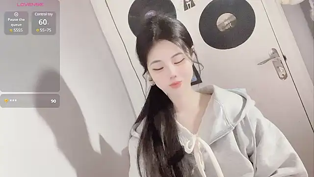 Qedgjwyz1 online show from February 15, 4:47 am