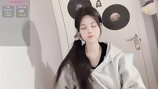 Qedgjwyz1 online show from February 15, 1:49 pm