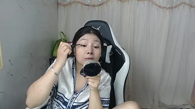 Snapshot of MiMi_0293 chatting on October 27, 7:56 am MiMi 0293 online show from October 27, 7:56 am