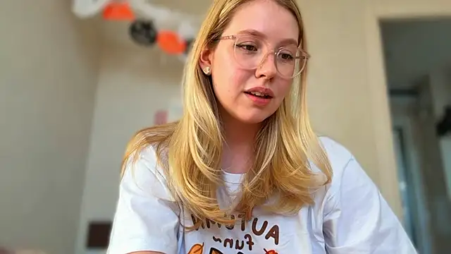 HoneyAudrey online show from October 16, 3:07 am