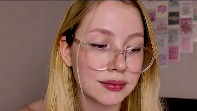 HoneyAudrey online show from December 5, 2:42 am