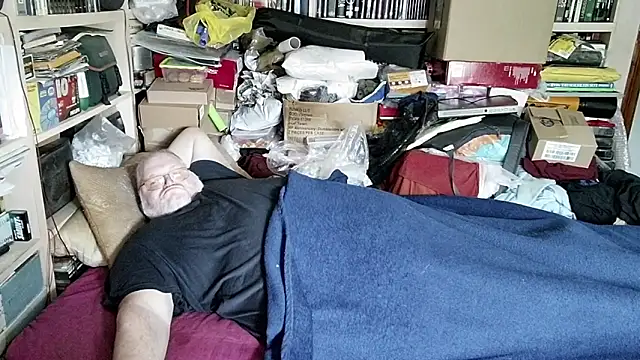 Snapshot of hadeszeuss2 chatting on March 1, 2:44 pm hadeszeuss2 online show from March 1, 2:44 pm