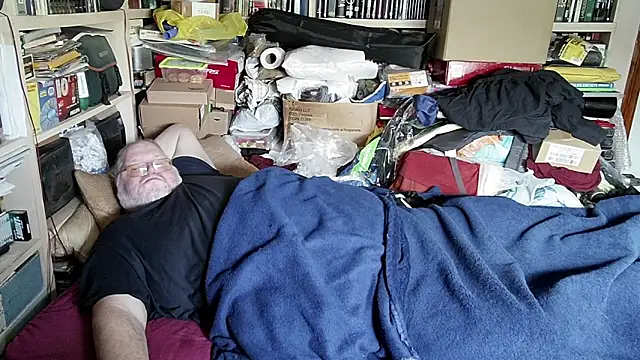 Snapshot of hadeszeuss2 chatting on March 3, 3:31 pm hadeszeuss2 online show from March 3, 3:31 pm