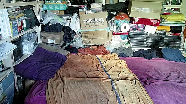 Snapshot of hadeszeuss2 chatting on September 18, 4:53 pm hadeszeuss2 online show from September 18, 4:53 pm