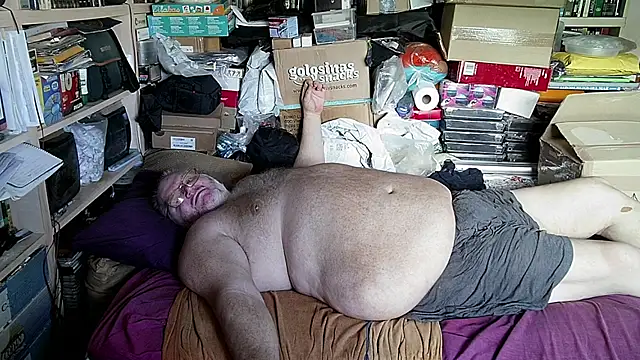 Snapshot of hadeszeuss2 chatting on October 15, 2:06 pm hadeszeuss2 online show from October 15, 2:06 pm