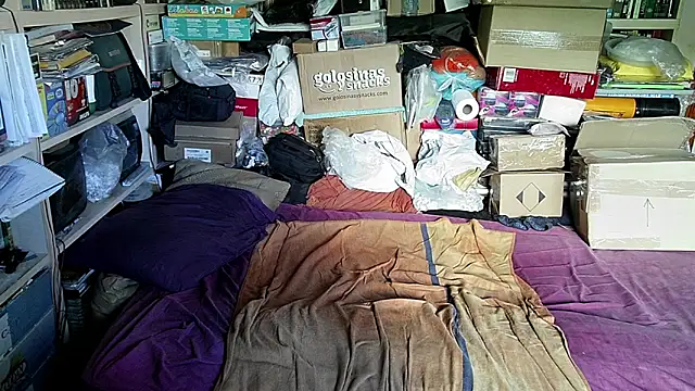 Snapshot of hadeszeuss2 chatting on October 24, 2:57 pm hadeszeuss2 online show from October 24, 2:57 pm