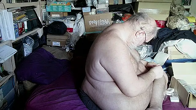 Snapshot of hadeszeuss2 chatting on November 12, 2:28 pm hadeszeuss2 online show from November 12, 2:28 pm