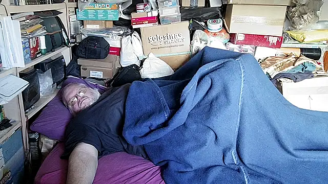 Snapshot of hadeszeuss2 chatting on November 30, 2:43 pm hadeszeuss2 online show from November 30, 2:43 pm